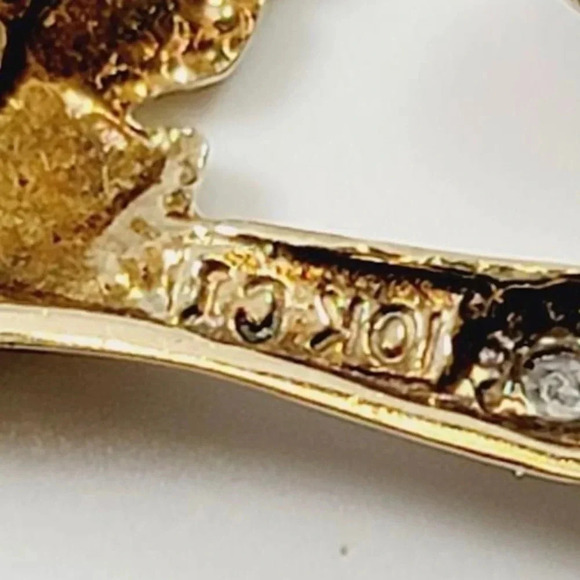 10K Solid Yellow Gold & Diamond “MOM” Heart Pendant Necklace - Picture 5 of 8